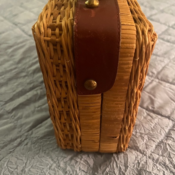 Etienne Aigner Vintage Iconic Wicker Hqndbag in Aigner signature burgundy - Picture 3 of 9